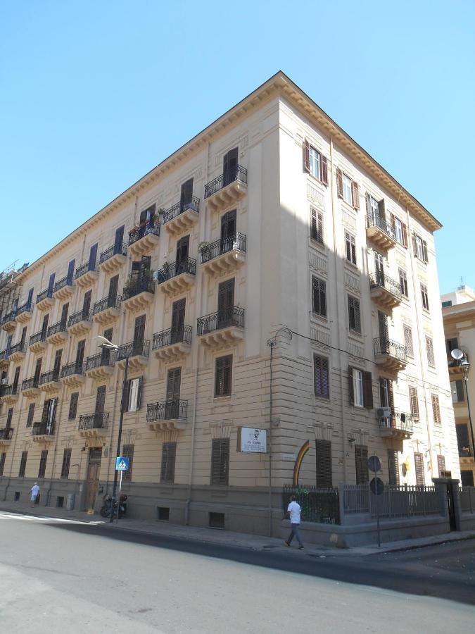 4You Palermo Luaran gambar