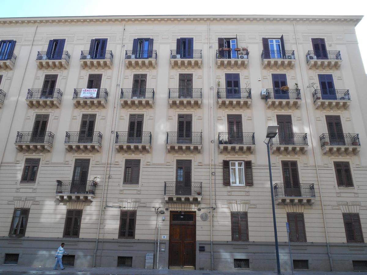 4You Palermo Luaran gambar