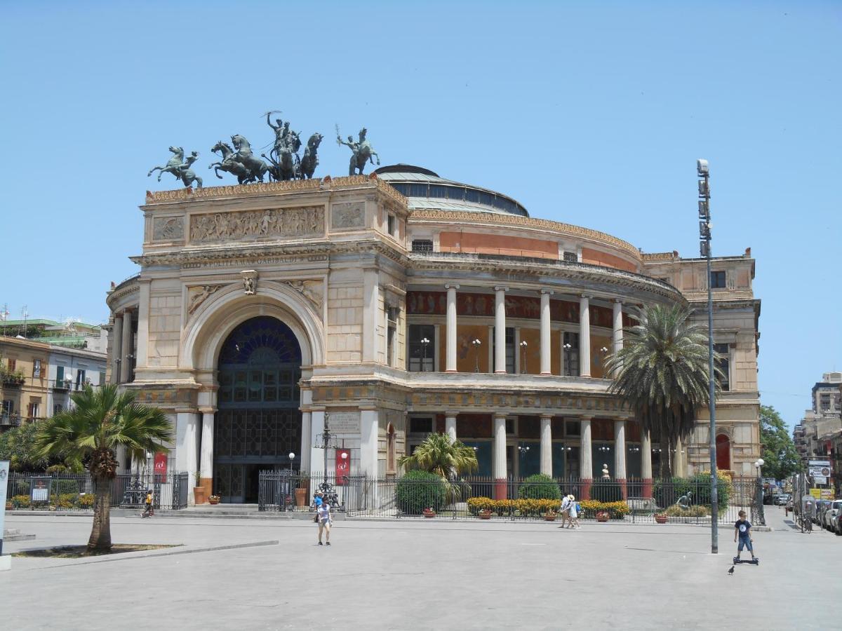 4You Palermo Luaran gambar